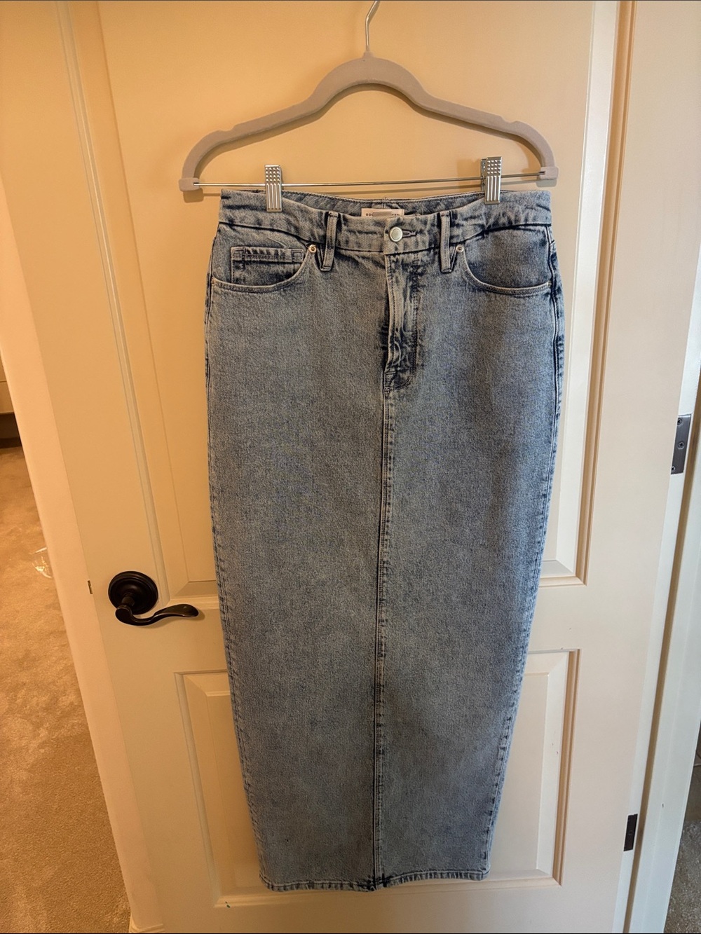 Good American Classic Light Wash Denim Maxi Tube Skirt